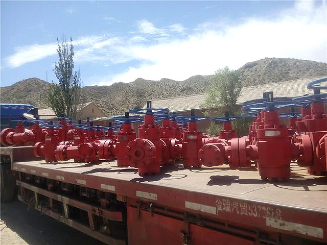 玉門油田送貨現(xiàn)場(chǎng) 玉門油田送貨現(xiàn)場(chǎng)